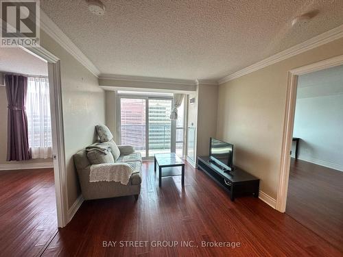 2614 - 15 Greenview Avenue, Toronto, ON - Indoor Photo Showing Living Room