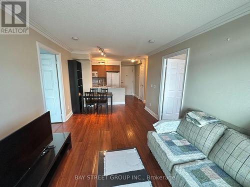 2614 - 15 Greenview Avenue, Toronto, ON - Indoor Photo Showing Living Room