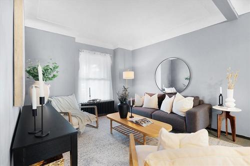 13 Clinton Street, Hamilton, ON - Indoor Photo Showing Living Room