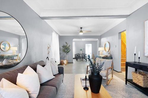 13 Clinton Street, Hamilton, ON - Indoor Photo Showing Living Room