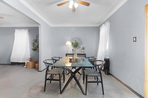 13 Clinton Street, Hamilton, ON - Indoor Photo Showing Dining Room