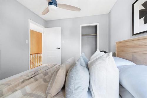 13 Clinton Street, Hamilton, ON - Indoor Photo Showing Bedroom