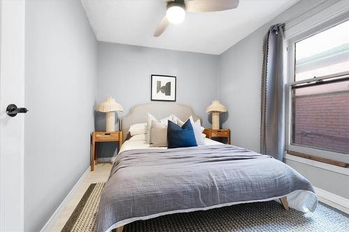 13 Clinton Street, Hamilton, ON - Indoor Photo Showing Bedroom