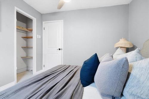 13 Clinton Street, Hamilton, ON - Indoor Photo Showing Bedroom