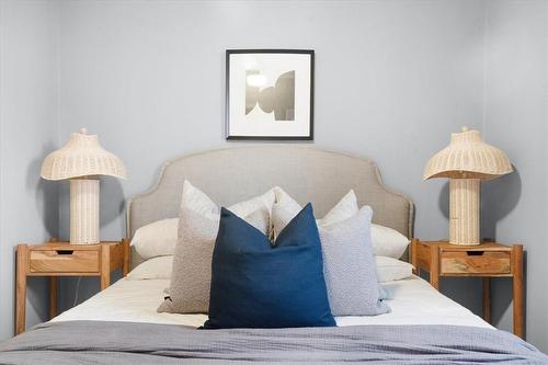 13 Clinton Street, Hamilton, ON - Indoor Photo Showing Bedroom