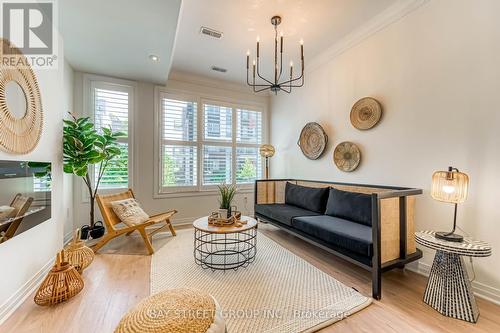 150 Frederick Tisdale Drive, Toronto (Downsview-Roding-Cfb), ON - Indoor Photo Showing Living Room