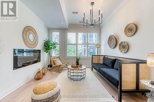 150 Frederick Tisdale Drive, Toronto (Downsview-Roding-Cfb), ON - Indoor Photo Showing Living Room