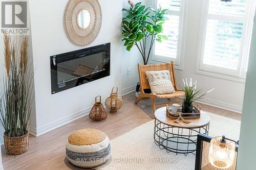 150 Frederick Tisdale Drive, Toronto (Downsview-Roding-Cfb), ON - Indoor Photo Showing Living Room