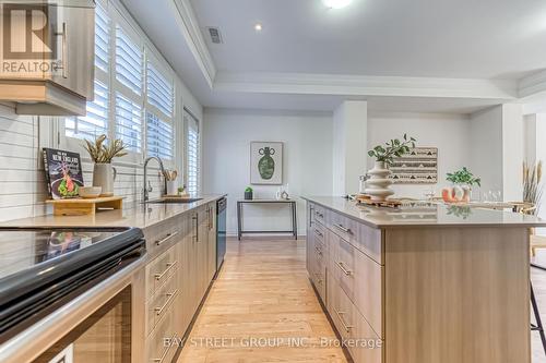 150 Frederick Tisdale Drive, Toronto (Downsview-Roding-Cfb), ON - Indoor Photo Showing Kitchen With Upgraded Kitchen