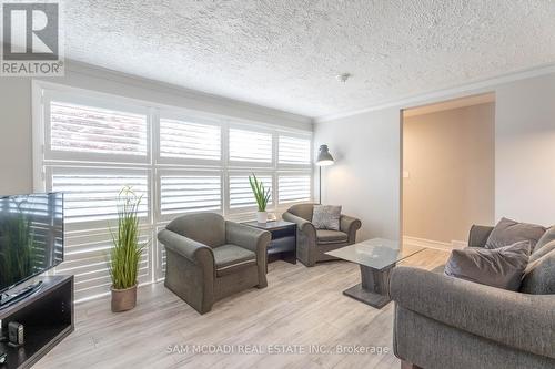 1140 Halliday Avenue, Mississauga (Lakeview), ON - Indoor Photo Showing Living Room