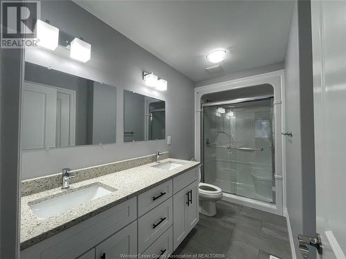 98 Kerr Avenue, Chatham, ON - Indoor Photo Showing Bathroom