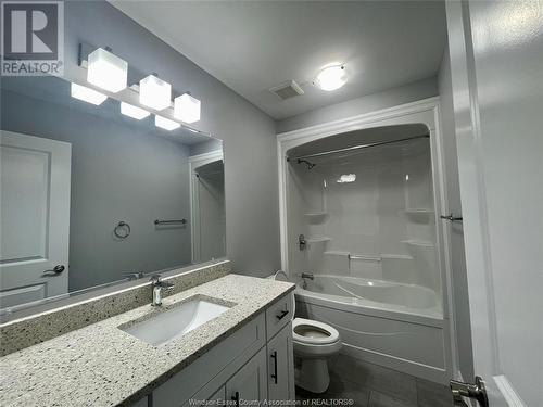 98 Kerr Avenue, Chatham, ON - Indoor Photo Showing Bathroom