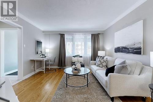 553 Mcroberts Avenue, Toronto (Caledonia-Fairbank), ON - Indoor Photo Showing Living Room