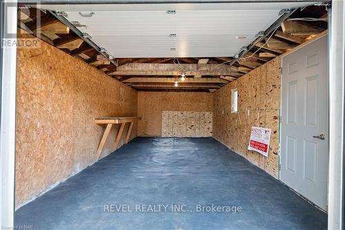 381 Simpson Avenue, Welland, ON - Indoor Photo Showing Garage