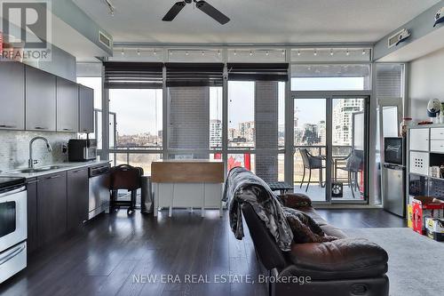 829 - 169 Fort York Boulevard, Toronto (Niagara), ON - Indoor Photo Showing Kitchen