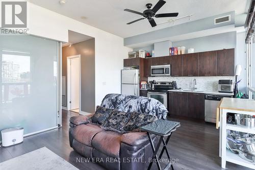 829 - 169 Fort York Boulevard, Toronto (Niagara), ON - Indoor Photo Showing Kitchen