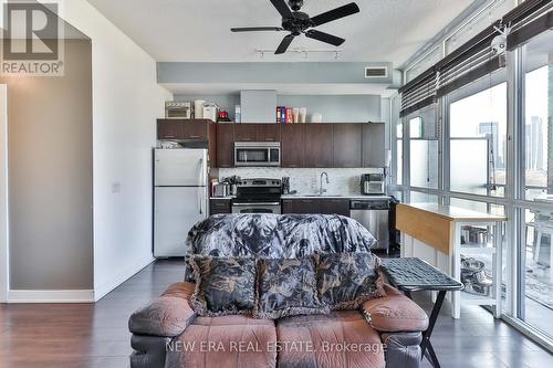 829 - 169 Fort York Boulevard, Toronto (Niagara), ON - Indoor Photo Showing Kitchen