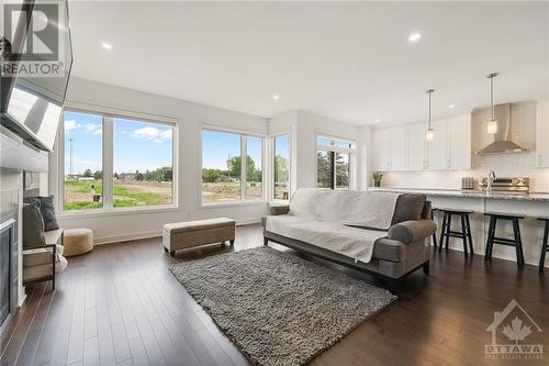 504 Ascender Avenue, Ottawa, ON - Indoor Photo Showing Living Room