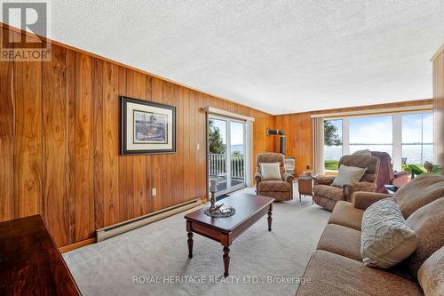 230 Parkview Road, Prince Edward County (Ameliasburgh), ON - Indoor Photo Showing Living Room