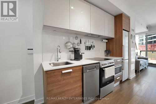 523 - 57 St Joseph Street, Toronto (Bay Street Corridor), ON - Indoor Photo Showing Kitchen With Upgraded Kitchen