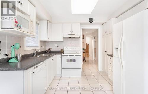 52 Sunny Glen Crescent, Brampton (Northwest Sandalwood Parkway), ON - Indoor Photo Showing Kitchen With Double Sink