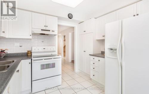 52 Sunny Glen Crescent, Brampton (Northwest Sandalwood Parkway), ON - Indoor Photo Showing Kitchen With Double Sink