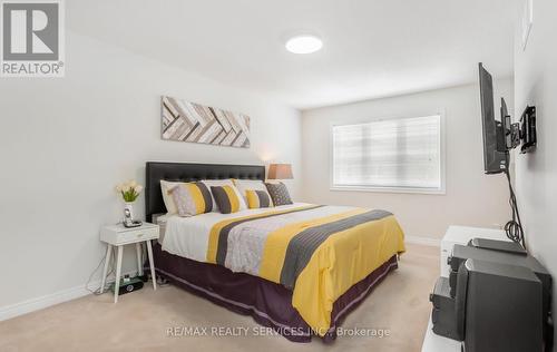 52 Sunny Glen Crescent, Brampton (Northwest Sandalwood Parkway), ON - Indoor Photo Showing Bedroom