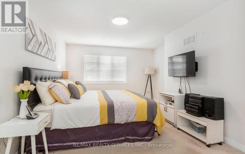 52 Sunny Glen Crescent, Brampton (Northwest Sandalwood Parkway), ON - Indoor Photo Showing Bedroom