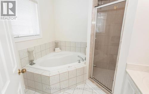 52 Sunny Glen Crescent, Brampton (Northwest Sandalwood Parkway), ON - Indoor Photo Showing Bathroom