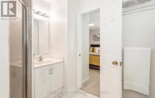 52 Sunny Glen Crescent, Brampton (Northwest Sandalwood Parkway), ON - Indoor Photo Showing Bathroom