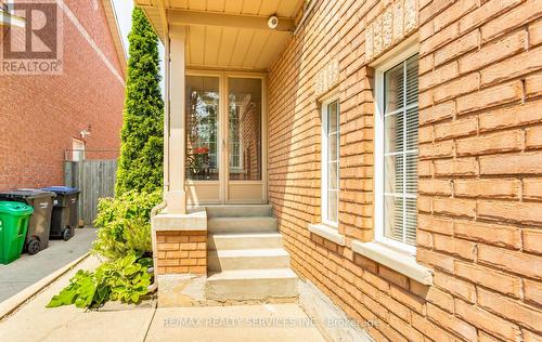 52 Sunny Glen Crescent, Brampton (Northwest Sandalwood Parkway), ON - Outdoor