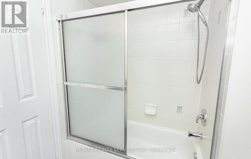 52 Sunny Glen Crescent, Brampton (Northwest Sandalwood Parkway), ON - Indoor Photo Showing Bathroom