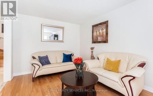 52 Sunny Glen Crescent, Brampton (Northwest Sandalwood Parkway), ON - Indoor Photo Showing Living Room