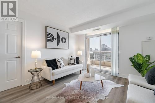 1610 - 3880 Duke Of York Boulevard, Mississauga (City Centre), ON - Indoor Photo Showing Living Room