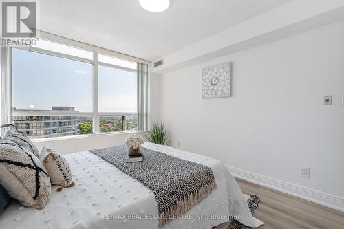 1610 - 3880 Duke Of York Boulevard, Mississauga (City Centre), ON - Indoor Photo Showing Bedroom