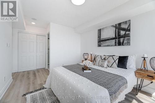 1610 - 3880 Duke Of York Boulevard, Mississauga (City Centre), ON - Indoor Photo Showing Bedroom