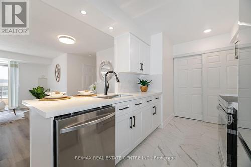 1610 - 3880 Duke Of York Boulevard, Mississauga (City Centre), ON - Indoor Photo Showing Kitchen