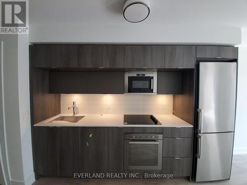 521 - 585 Bloor Street E, Toronto (North St. James Town), ON - Indoor Photo Showing Kitchen