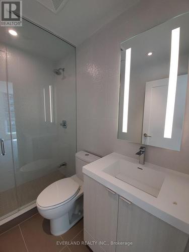 521 - 585 Bloor Street E, Toronto (North St. James Town), ON - Indoor Photo Showing Bathroom