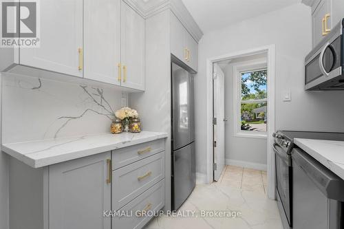 101 Crone Court, Newmarket (Bristol-London), ON - Indoor Photo Showing Kitchen