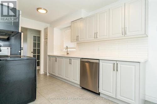 760 Ashburnham Place, Mississauga (Creditview), ON - Indoor Photo Showing Kitchen