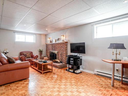 Salle familiale - 273 Rue Harvey, Repentigny (Le Gardeur), QC - Indoor Photo Showing Basement With Fireplace