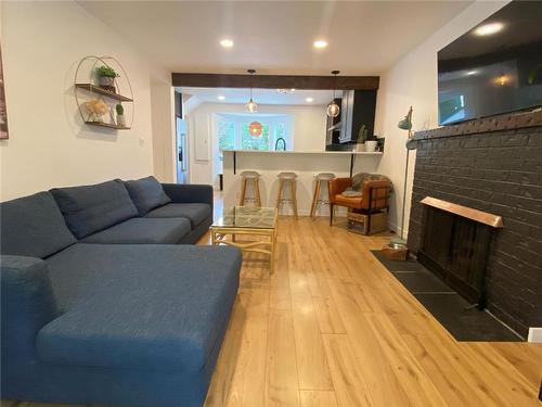 1907 Knox Crescent, Kelowna, BC - Indoor Photo Showing Living Room With Fireplace