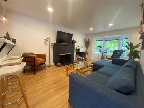 1907 Knox Crescent, Kelowna, BC - Indoor Photo Showing Living Room With Fireplace