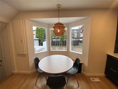 1907 Knox Crescent, Kelowna, BC - Indoor Photo Showing Dining Room