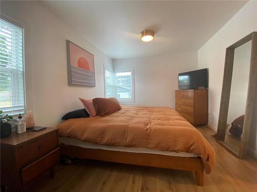 1907 Knox Crescent, Kelowna, BC - Indoor Photo Showing Bedroom