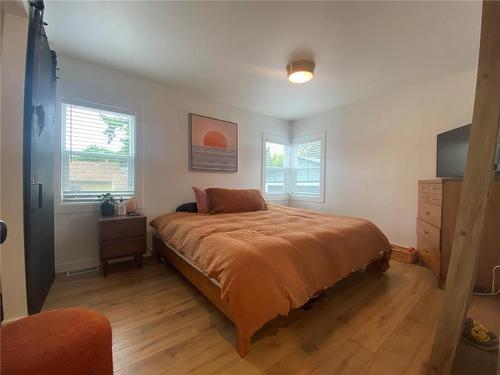 1907 Knox Crescent, Kelowna, BC - Indoor Photo Showing Bedroom