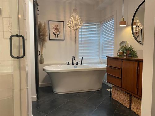 1907 Knox Crescent, Kelowna, BC - Indoor Photo Showing Bathroom