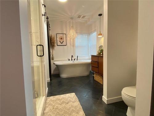 1907 Knox Crescent, Kelowna, BC - Indoor Photo Showing Bathroom