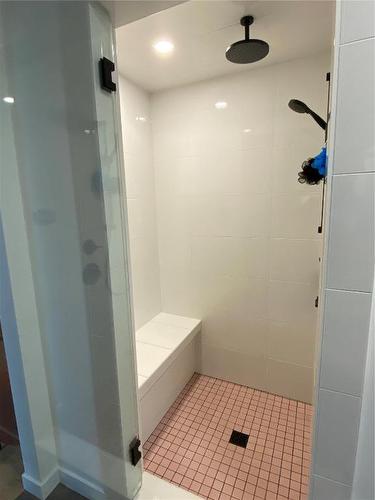 1907 Knox Crescent, Kelowna, BC - Indoor Photo Showing Bathroom